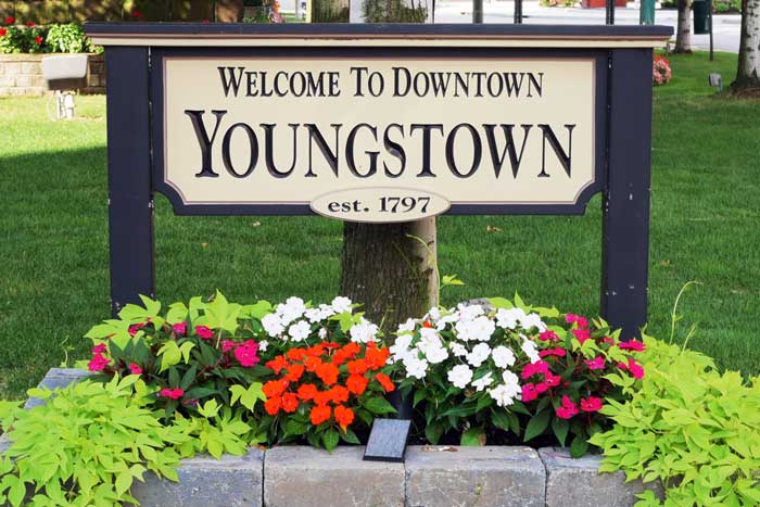 Welcome to Youngstown sign in Youngstown, OH